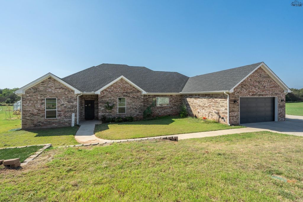 8 GILBERT ROAD, Burkburnett, TX 76354