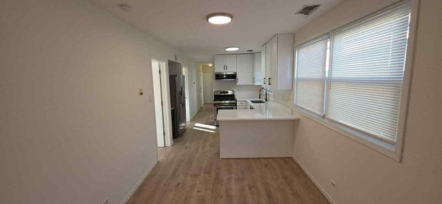 445 W 37th Street 1, Chicago, IL 60609