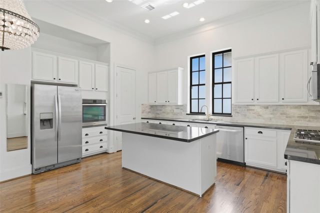2702 Cortlandt Street, Houston, TX 77008