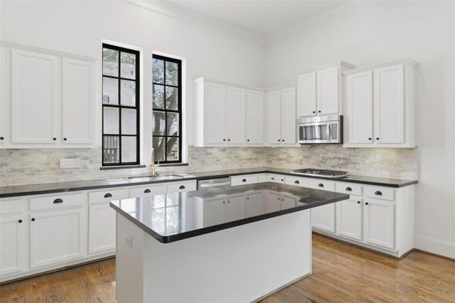 2702 Cortlandt Street, Houston, TX 77008