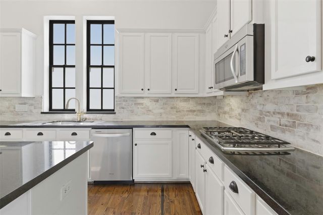 2702 Cortlandt Street, Houston, TX 77008