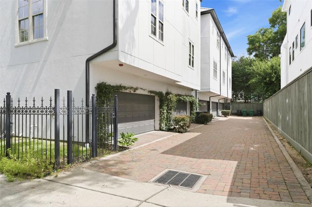 2702 Cortlandt Street, Houston, TX 77008