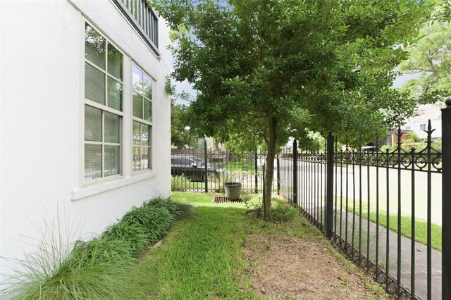 2702 Cortlandt Street, Houston, TX 77008