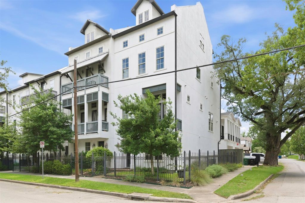 2702 Cortlandt Street, Houston, TX 77008