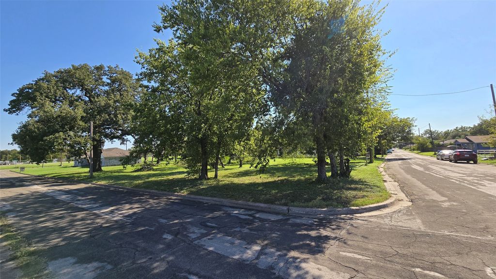 1515 E Clay Street, Waco, TX 76704