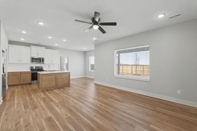 596 W Long Path Ct, Goddard, KS 67052