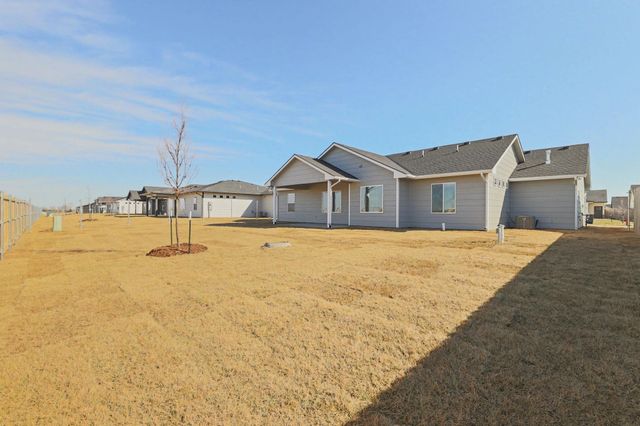 596 W Long Path Ct, Goddard, KS 67052