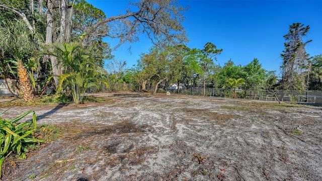 1812 54TH STREET E, Bradenton, FL 34208