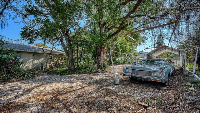 1812 54TH STREET E, Bradenton, FL 34208