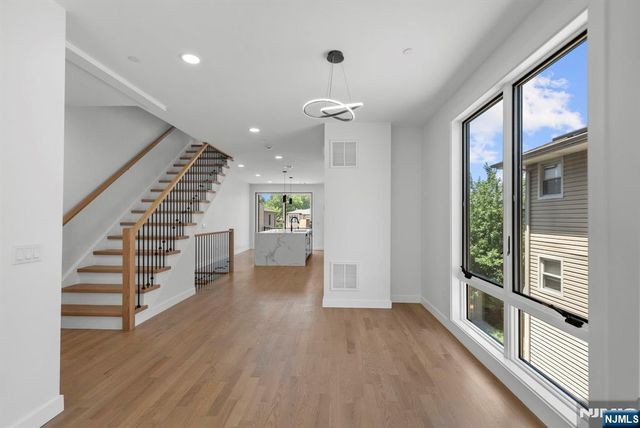 793 Inwood Terrace, Cliffside Park, NJ 07010