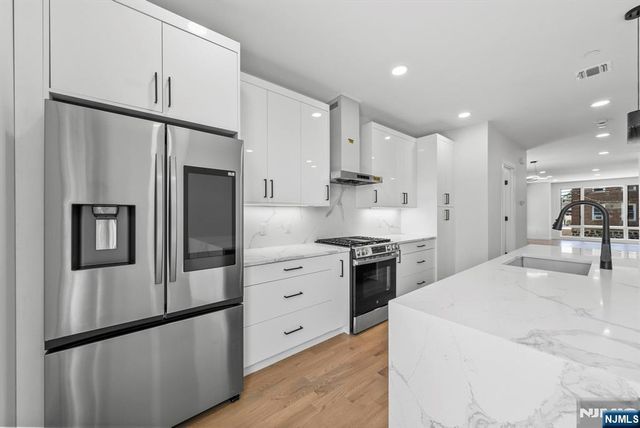 793 Inwood Terrace, Cliffside Park, NJ 07010