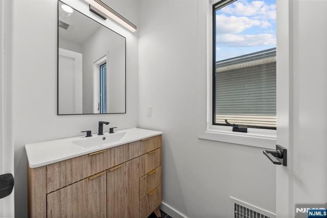 793 Inwood Terrace, Cliffside Park, NJ 07010