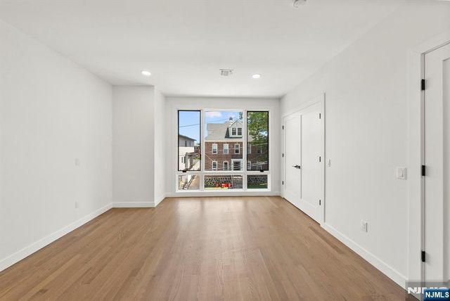 793 Inwood Terrace, Cliffside Park, NJ 07010