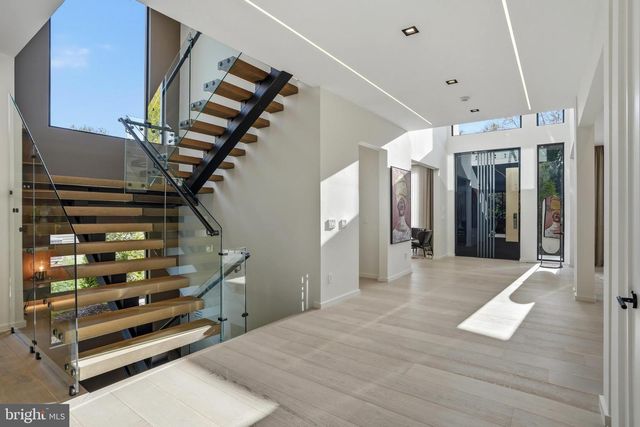 9408 OLD COURTHOUSE RD, Vienna, VA 22182