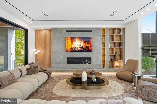 9408 OLD COURTHOUSE RD, Vienna, VA 22182