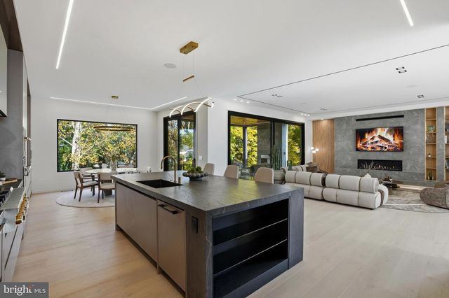 9408 OLD COURTHOUSE RD, Vienna, VA 22182