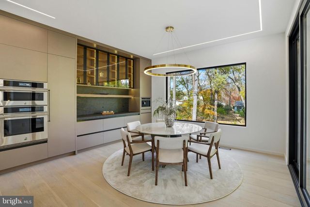 9408 OLD COURTHOUSE RD, Vienna, VA 22182