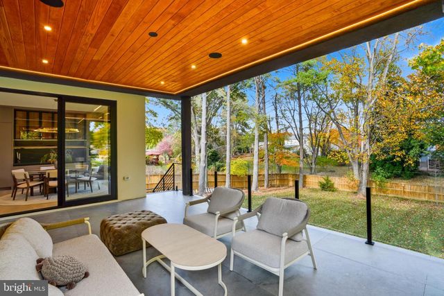 9408 OLD COURTHOUSE RD, Vienna, VA 22182