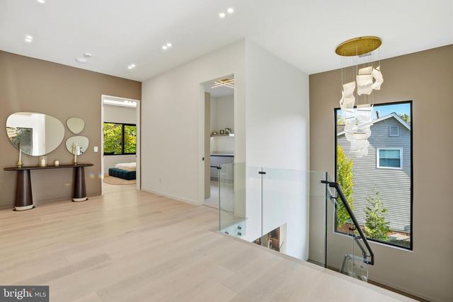 9408 OLD COURTHOUSE RD, Vienna, VA 22182