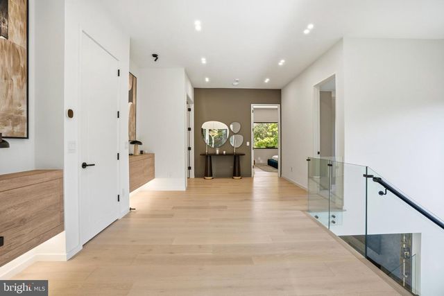 9408 OLD COURTHOUSE RD, Vienna, VA 22182