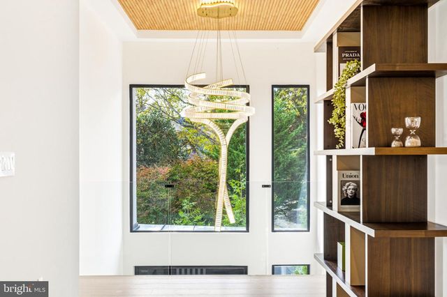 9408 OLD COURTHOUSE RD, Vienna, VA 22182