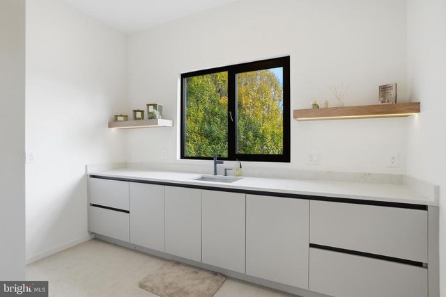 9408 OLD COURTHOUSE RD, Vienna, VA 22182