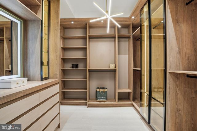 9408 OLD COURTHOUSE RD, Vienna, VA 22182