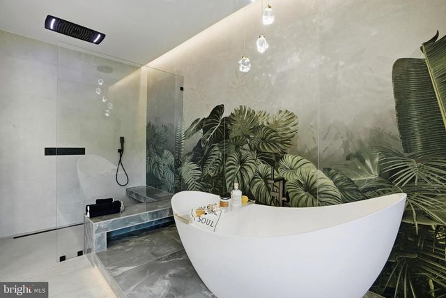 9408 OLD COURTHOUSE RD, Vienna, VA 22182