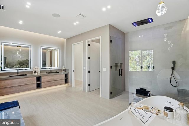 9408 OLD COURTHOUSE RD, Vienna, VA 22182