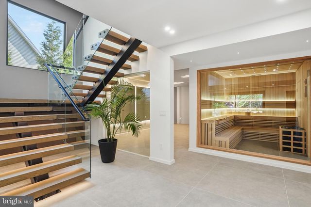 9408 OLD COURTHOUSE RD, Vienna, VA 22182