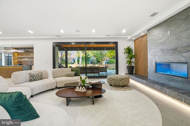 9408 OLD COURTHOUSE RD, Vienna, VA 22182