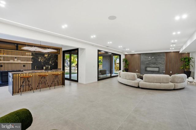 9408 OLD COURTHOUSE RD, Vienna, VA 22182