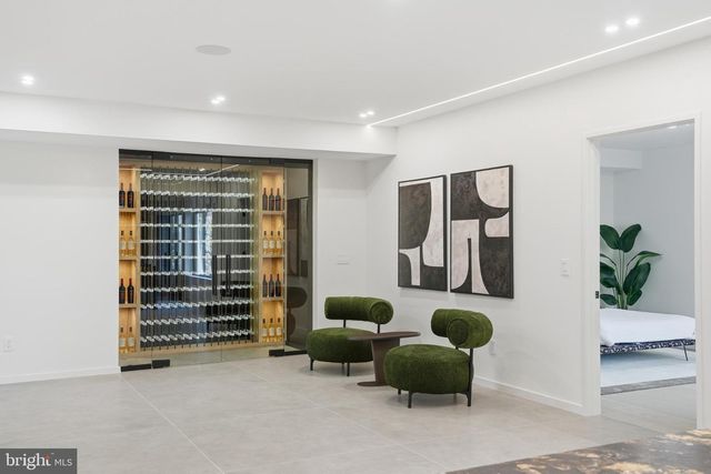 9408 OLD COURTHOUSE RD, Vienna, VA 22182