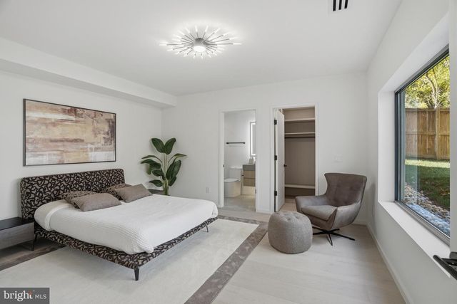 9408 OLD COURTHOUSE RD, Vienna, VA 22182