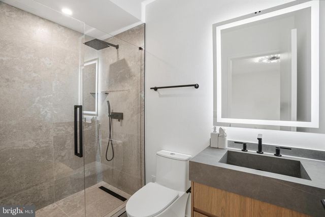 9408 OLD COURTHOUSE RD, Vienna, VA 22182