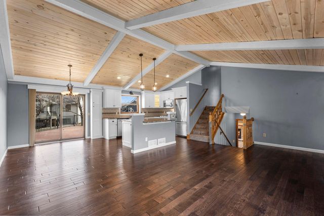 7887 Dempsey Way, Inver Grove Heights, MN 55076