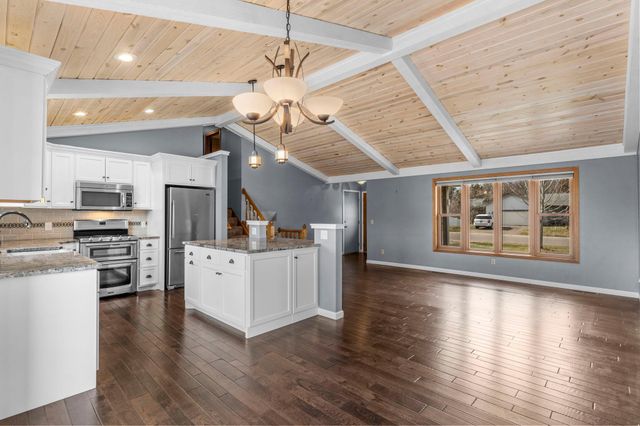 7887 Dempsey Way, Inver Grove Heights, MN 55076