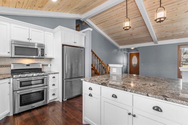 7887 Dempsey Way, Inver Grove Heights, MN 55076