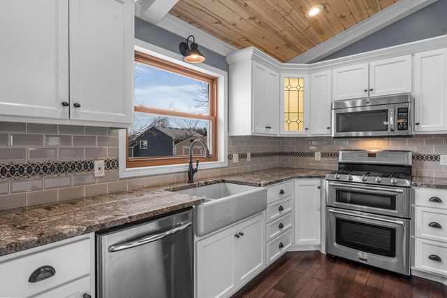 7887 Dempsey Way, Inver Grove Heights, MN 55076