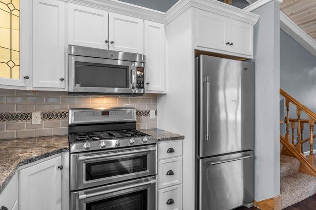 7887 Dempsey Way, Inver Grove Heights, MN 55076