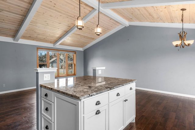 7887 Dempsey Way, Inver Grove Heights, MN 55076