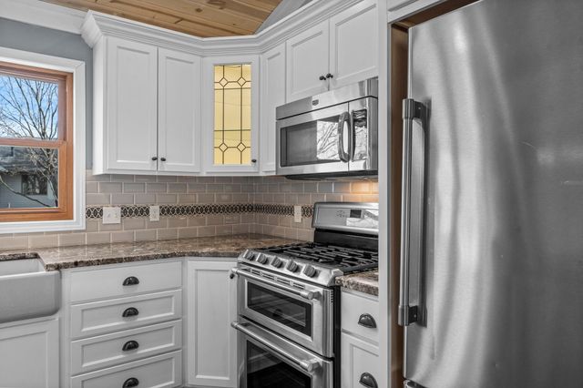 7887 Dempsey Way, Inver Grove Heights, MN 55076