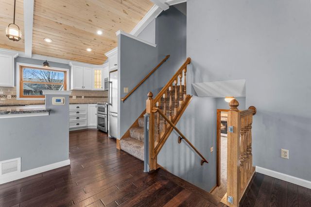 7887 Dempsey Way, Inver Grove Heights, MN 55076