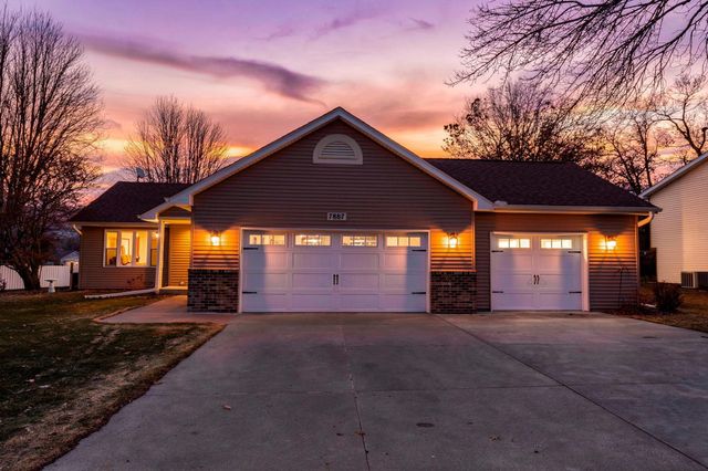 7887 Dempsey Way, Inver Grove Heights, MN 55076