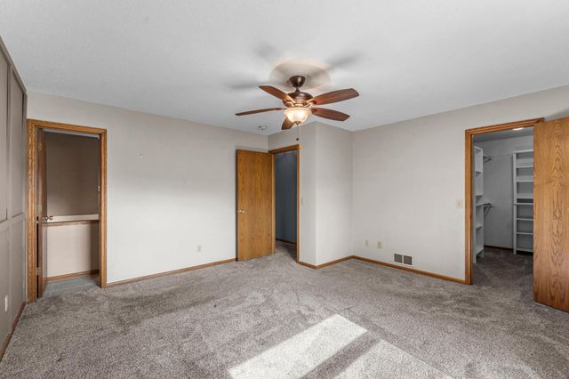 7887 Dempsey Way, Inver Grove Heights, MN 55076