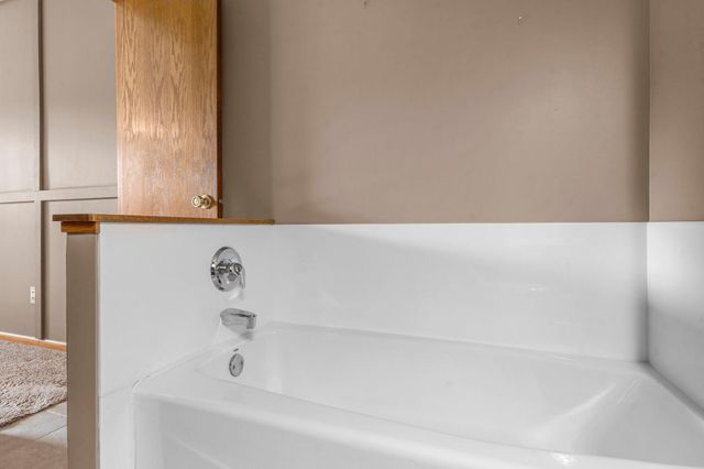 7887 Dempsey Way, Inver Grove Heights, MN 55076