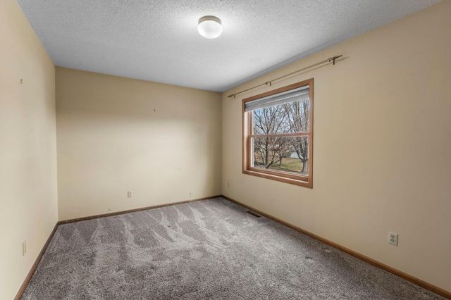 7887 Dempsey Way, Inver Grove Heights, MN 55076