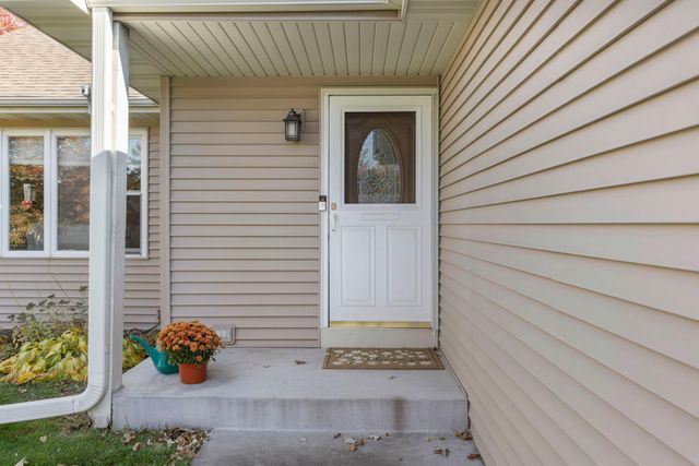 7887 Dempsey Way, Inver Grove Heights, MN 55076