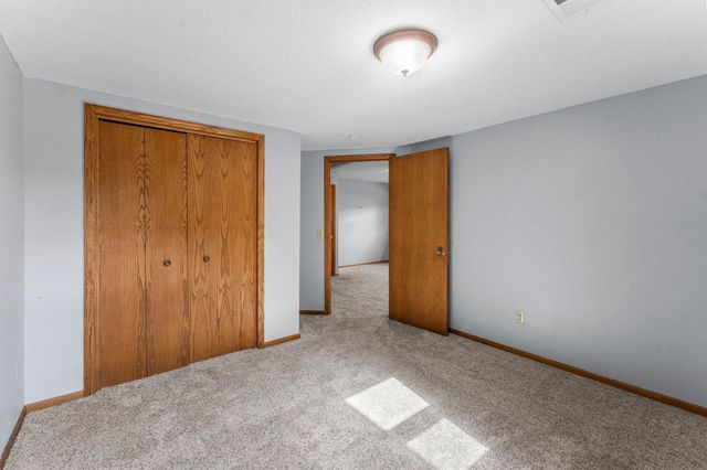 7887 Dempsey Way, Inver Grove Heights, MN 55076