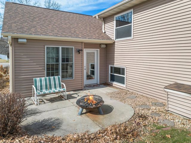 7887 Dempsey Way, Inver Grove Heights, MN 55076